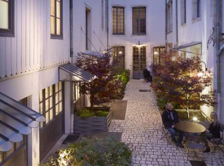 Cour intérieure de nuit | Hôtel de Guise